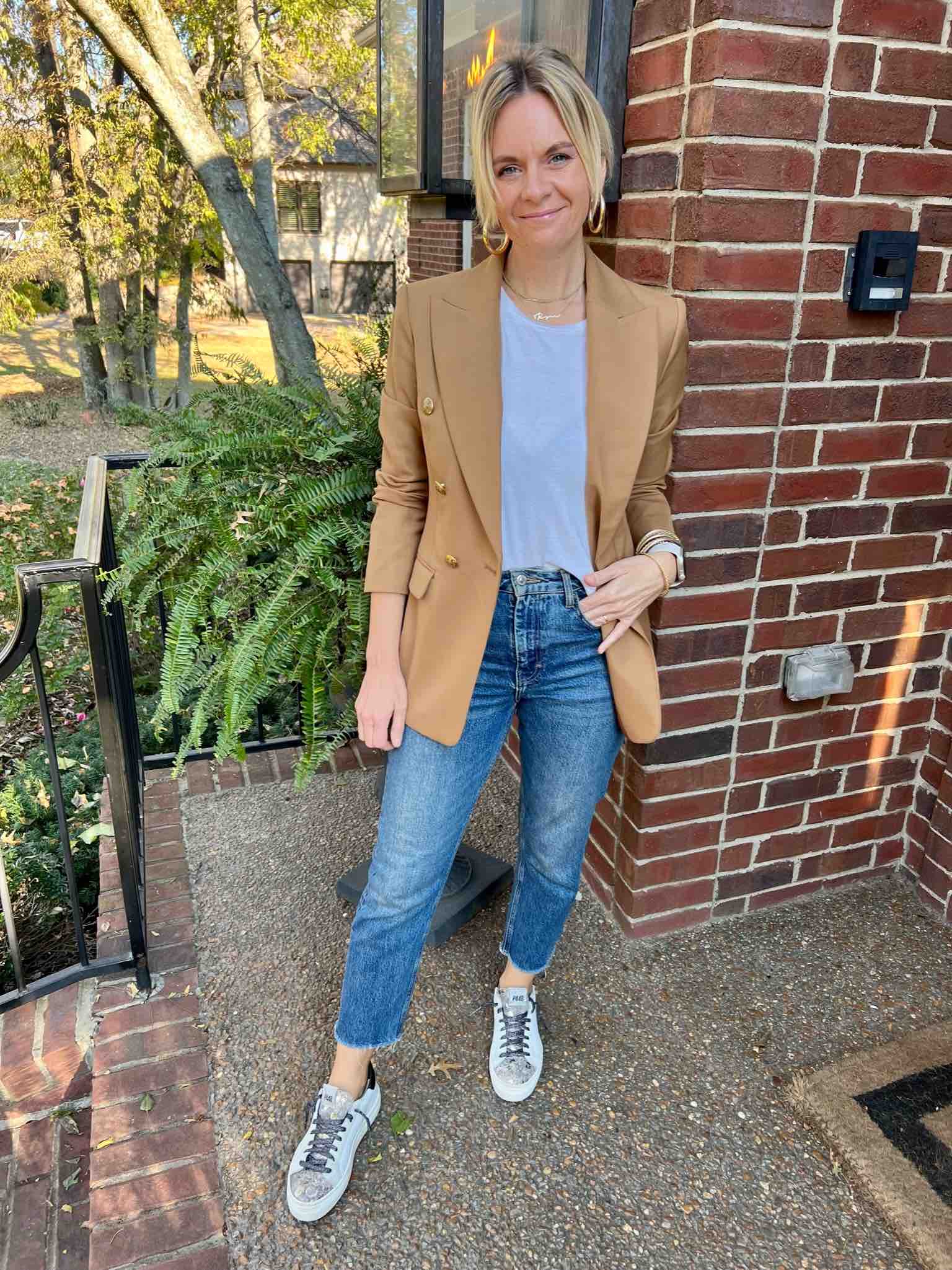 Blazer jeans sneakers online