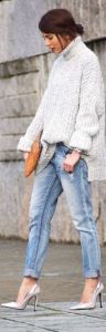 Boyfriend Jeans with a chunky sweater and metallic pumps 