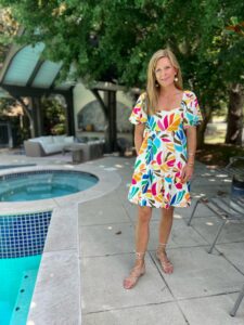 Floral dress festive dress for July 4th how to dress for casual BBQ how to style a floral dress