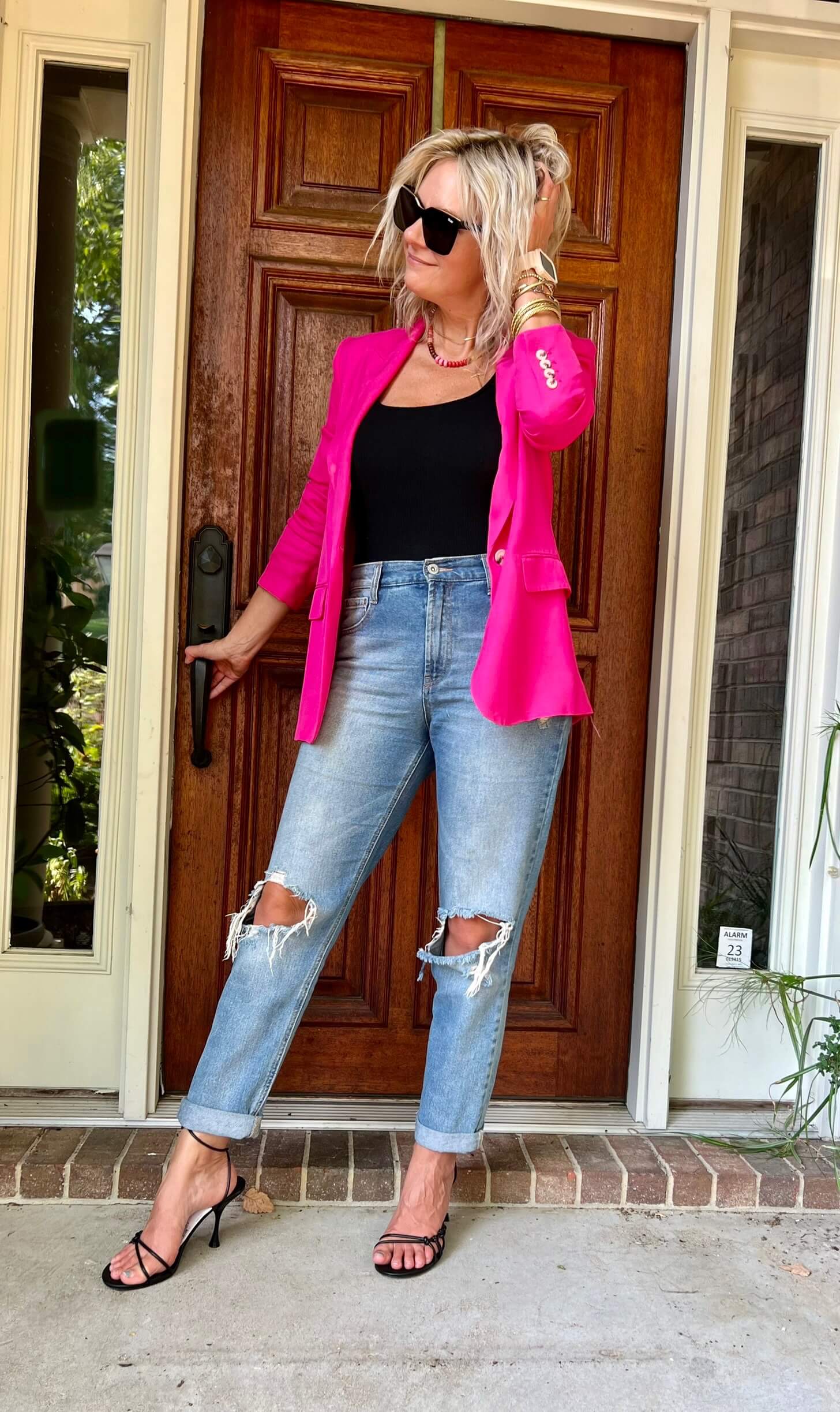 how to dress up distressed denim how to wear distressed jeans for date night fun date night look with jeans how to wear jeans and strappy sandals how to style a bodysuit fun girls night look what to wear for girls night