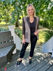 Style Inspo For Every Day Of The Week blazer and coated jeans and loafer mules nashville stylists share tips on wearing coated jeans for work how to look edgy and classic for work how to dress for a work event what to wear to a work event