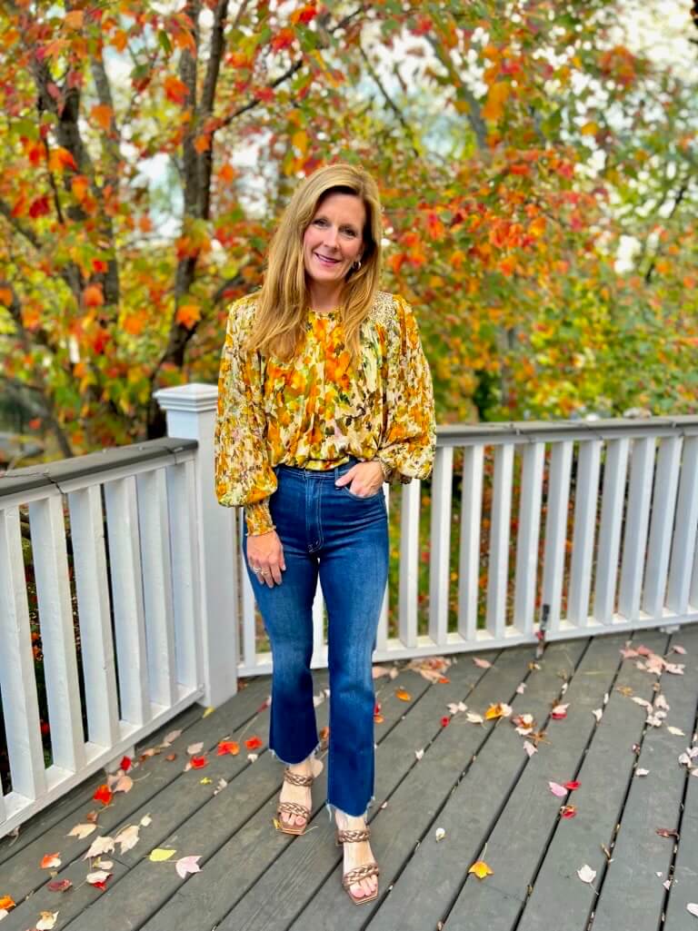 how to style a kick flare how to wear a kick flare floral blouse for fall floral blouse for thanksgiving what to wear for thanksgiving dressy casual thanksgiving look