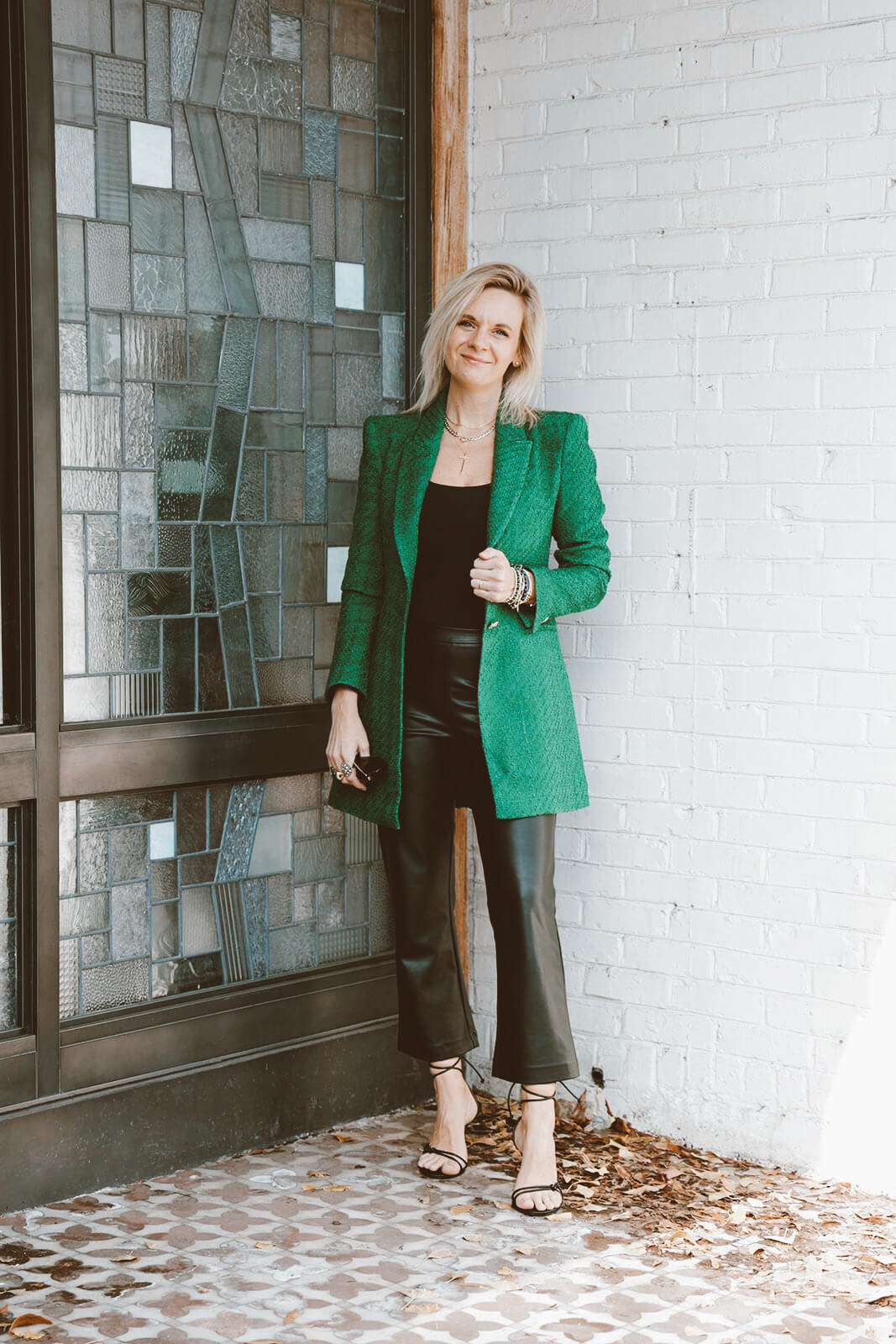 The Best Holiday Pieces At Zara green long structured blazer how to wear a green blazer this holiday season how to style a blazer over all black how to wear a blazer for a Christmas party nashville stylists share their favorite holiday attire personal stylists talk holiday attire
