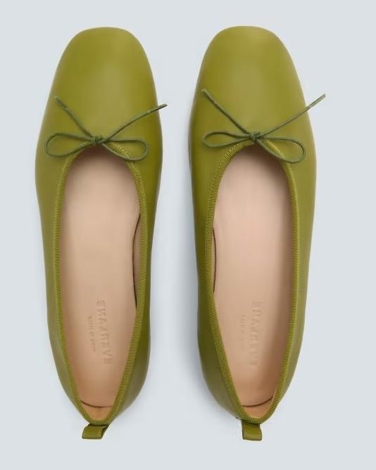 Stylist Pick Of The Week Round Up ballet flat must have shoes for winter how to wear green accessories the ballet flat trend quality leather ballet flat