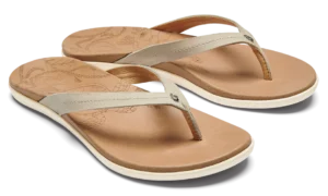 Neutral Flip Flops comfortable flip flops stylish flip flops the best flip flops to pack for the beach favorite flip flops for summer