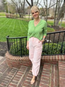 How To Create Fun Colorblocked Looks For Spring Green Cardigan & Pink Cargo Pants