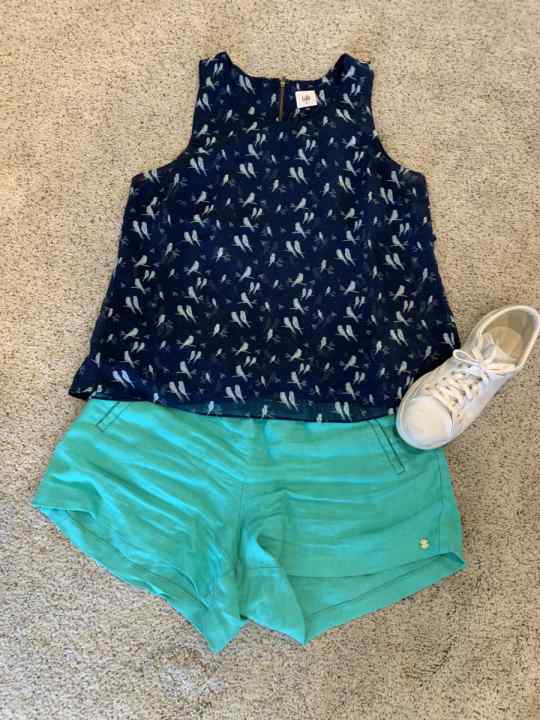 How To Wear Bold Color This Summer Navy Printed Tank & Turquoise Shorts how to style colorful shorts this summer how to add pattern to your summer look how to wear bright shorts for summer