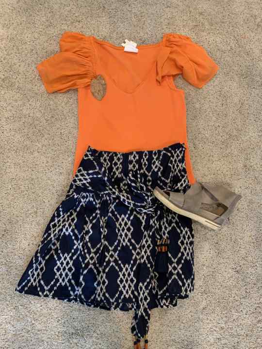 How To Wear Bold Color This Summer Orange Top & Patterned Skirt how to style a patterned skirt for summer how to wear a printed skirt