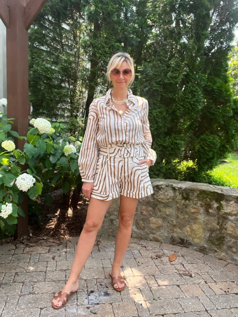 Abstract Stripe Matching Set how to accessorize a matching set when to wear a matching set how to look casual but put together how to dress for a busy of errands what to wear for running errands how to be comfortable but put together how to wear a matching set