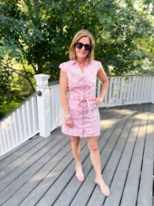 5 Easy Tips To Look Stylish This Summer Denim Utility Dress go to summer dresses personal stylists share the best summer dresses nashville stylists share must have dresses for summer how to accessorize a utility dress how to style gold sandals the best gold sandals