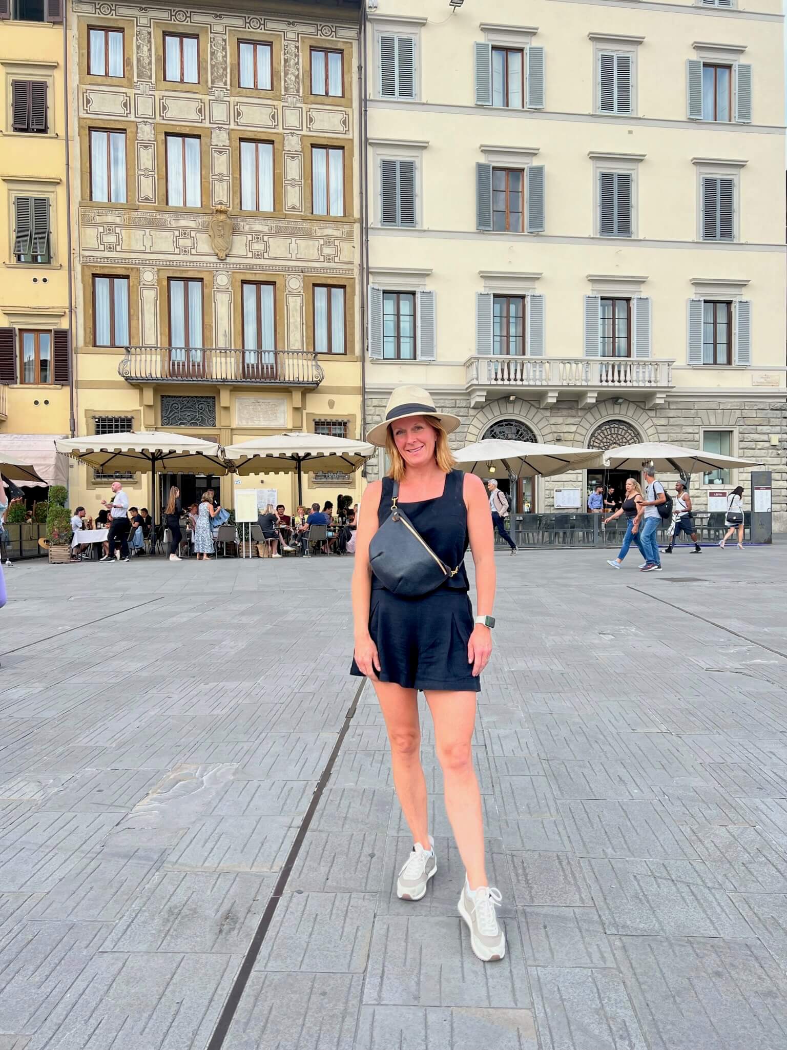 How To Pack For A European Vacation Casual Tank & Shorts Matching Set what to wear for a busy day traveling how to look cute while sightseeing must have items for traveling in Europe what to pack for a long vacation how to look cute and comfortable while sightseeing