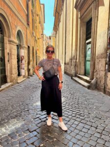 How To Pack For A European Vacation Striped Tee Shirt & Black Midi Skirt how to wear sneakers with a midi skirt the best belt bag for traveling the perfect travel accessories how to style a striped tee shirt how to style a midi skirt what to wear to the Vatican appropriate clothing for the Vatican