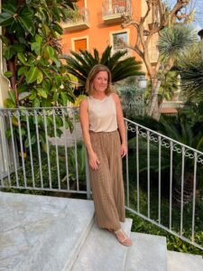 How To Pack For A European Vacation Taupe Shimmery Tank & Brown Palazzo Pants clothing that is great for travel easy pieces to take on a trip to Europe what to wear in Europe this summer fun summertime style inspiration