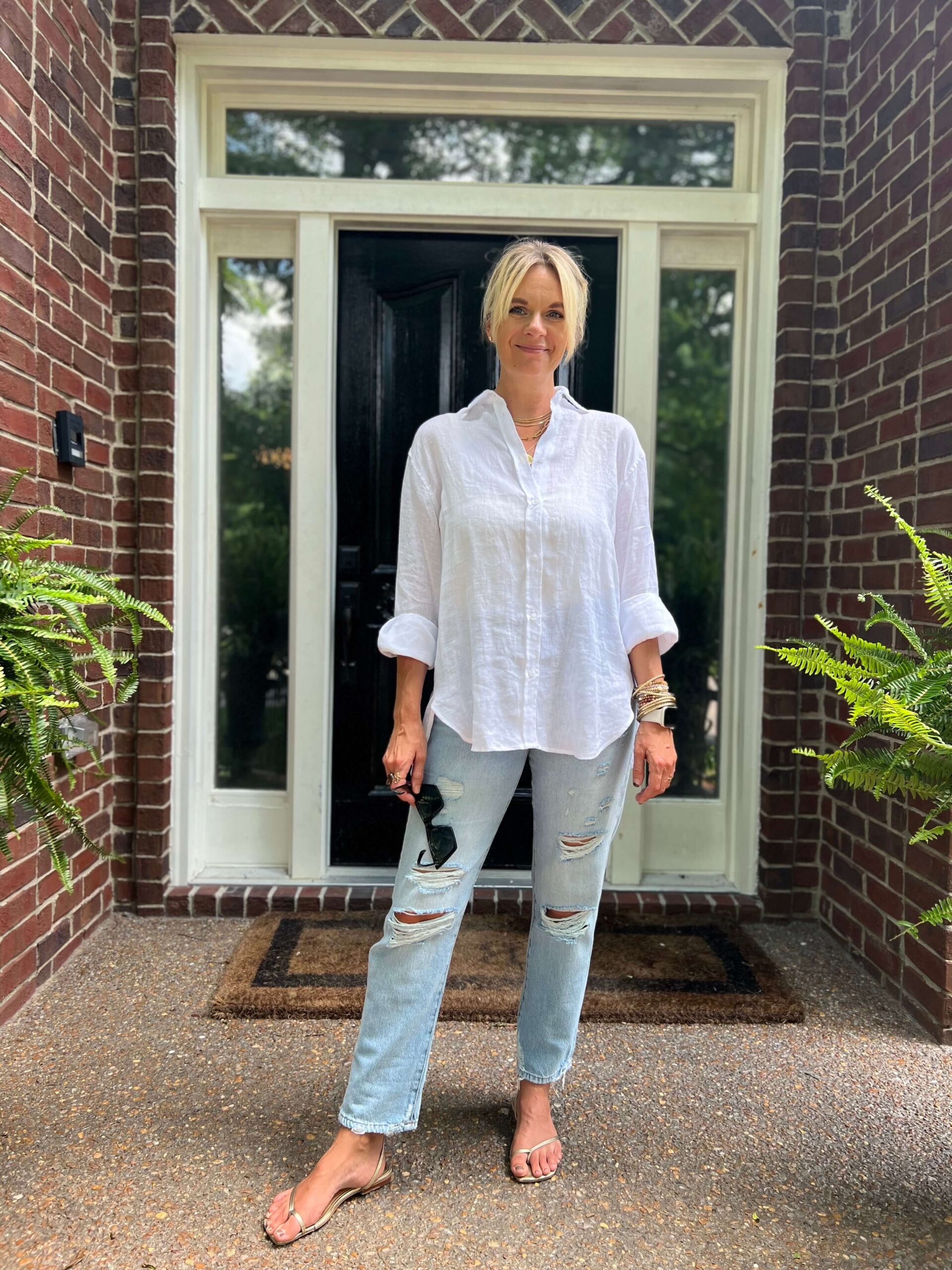 Linen Button-Up Shirt & Light Wash Jeans how to wear light wash jeans how to buy light wash jeans how to style light wash jeans how to shop the Nordstrom Sale the best jeans in the NSale