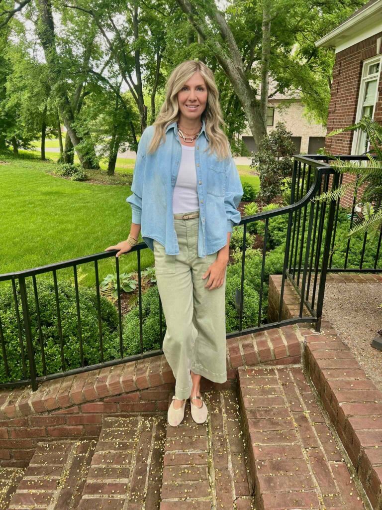 4 Ways To Style Mesh Flats Chambray Button-Up Shirt & Wide Leg Pants & Mesh Flats how to style wide leg pants how to style metallic mesh flats how to style mesh ballet flats how to style netted flats how to transition into fall what to wear for back to school teacher outfit what to wear in the classroom