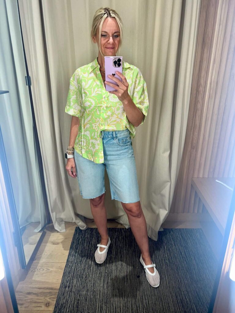 Printed Short Sleeve Blouse & Light Wash Denim Bermuda Shorts how to style a printed button-up shirt how to style denim Bermuda shorts how to style Bermuda shorts how to style long jean shorts how to wear ballet flats how to wear mesh flats the mesh flat trend 