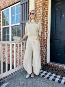 How To Style Barrel Pants For Early Spring Sweater & Barrel Pants tone on tone look for spring early spring style inspiration what to wear this spring spring fashion how to wear barrel pants