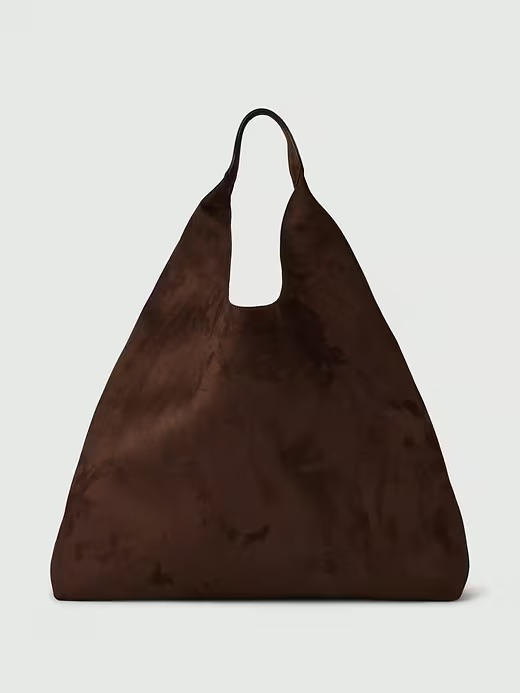 Style Picks ~ Katie’s Favorite Things For Late Winter Vegan Suede Slouchy Tote Bag the best winter bags the best winter accessories nashville personal shoppers share the best late winter pieces the best tote bag for winter