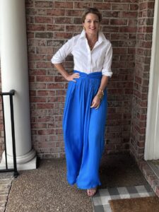 6 Fresh Ways to Style Your White Button-Up Shirt White Button-Up Shirt & Wide Leg Pants how to wear a button-up shirt how to style a white button-up spring style spring outfit how to wear color this spring