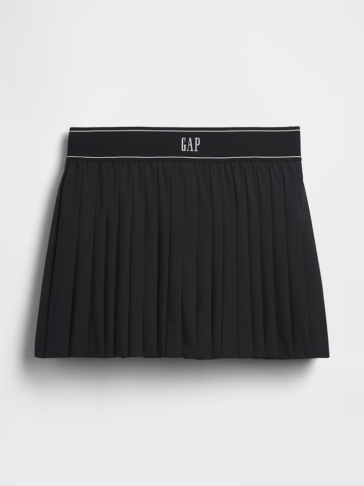 What to Wear in Hawaii: Effortless Outfits for Every Activity | GapFit Tech Pleated Exercise Skort